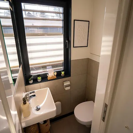 Botel Schoenes Hausboot In *