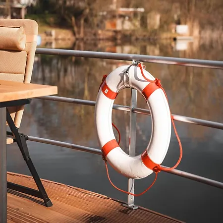 Schoenes Hausboot In