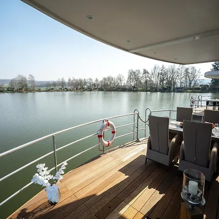 Hausboot In Botel