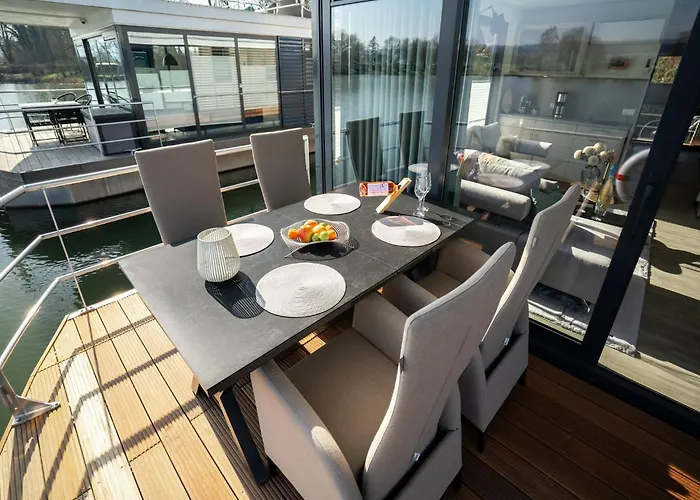 Schoenes Hausboot In Höxter