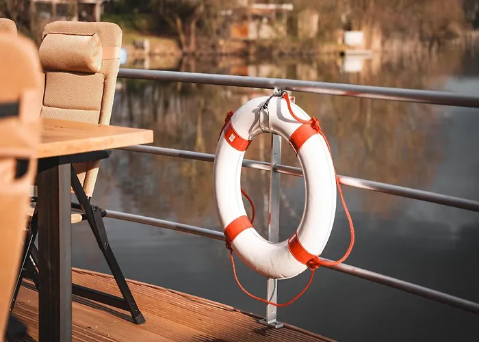 Schoenes Hausboot In