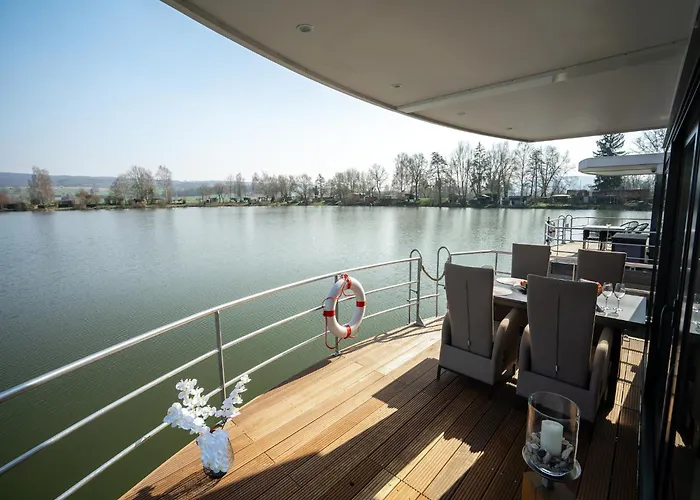 Schoenes Hausboot In Bateau-hôtel